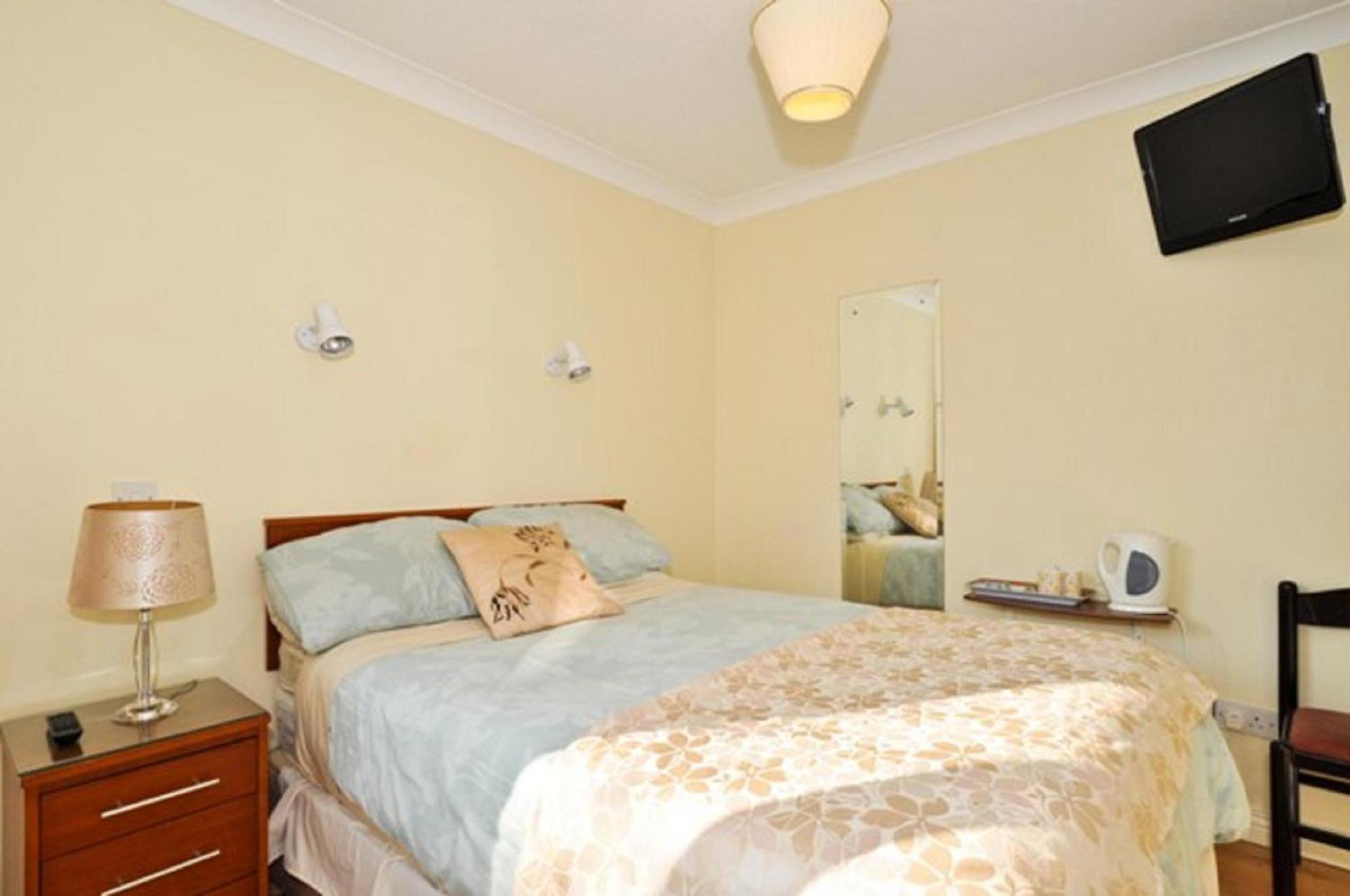Lynfield Guest House กัลเวย์ ภายนอก รูปภาพ