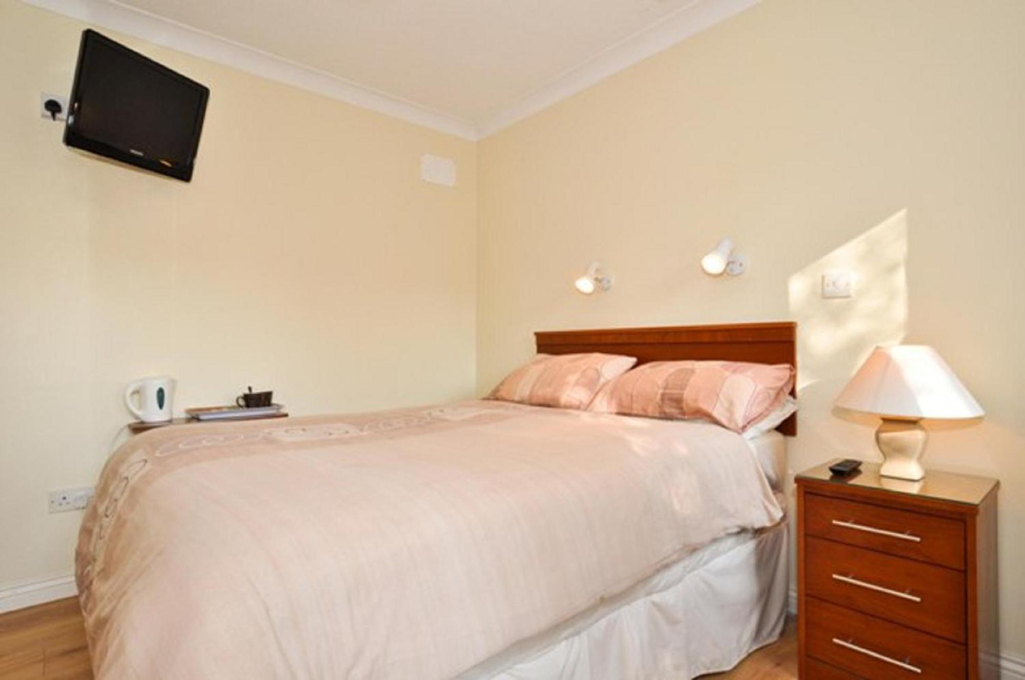 Lynfield Guest House กัลเวย์ ภายนอก รูปภาพ